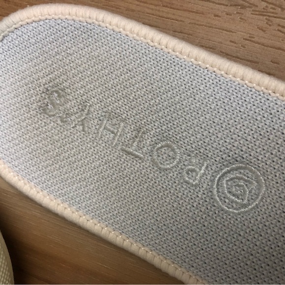 Honeycomb Rothys Size 9.5 - Picture 3 of 5